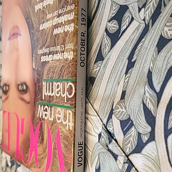 Vintage Vogue Magazine October 1977 - Picture 2 of 3